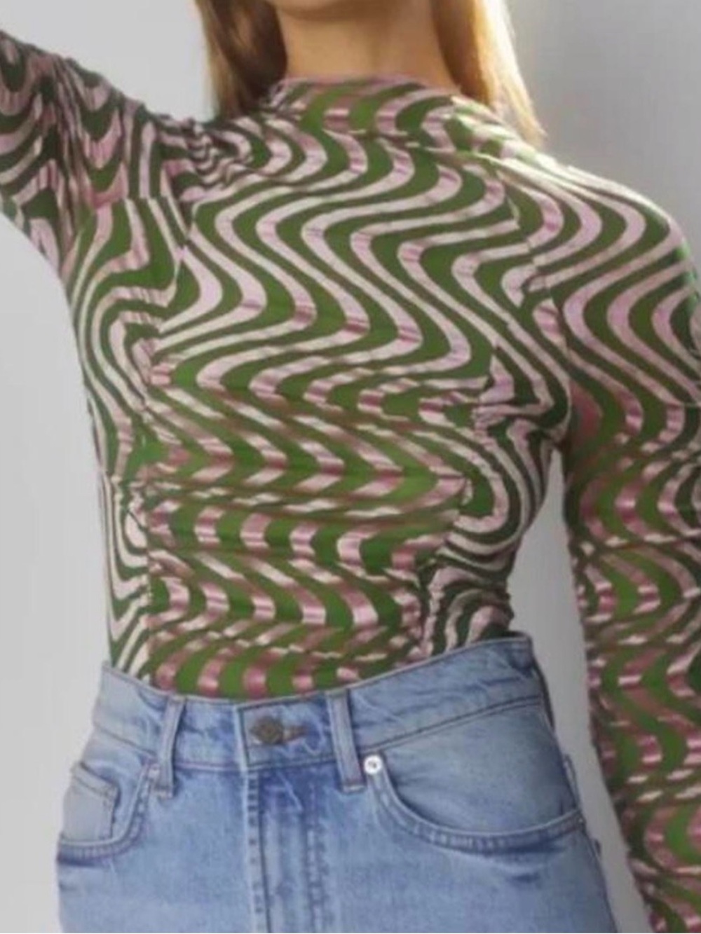 Urban Outfitters Green & Pink Wavy Stripe Tee size M EUC - Picture 2 of 9